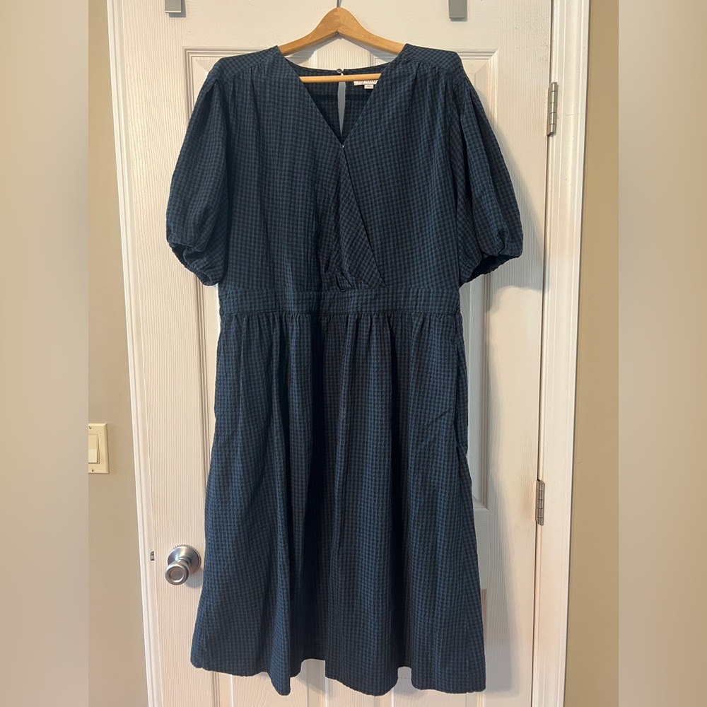 Elegant Navy Midi Dress